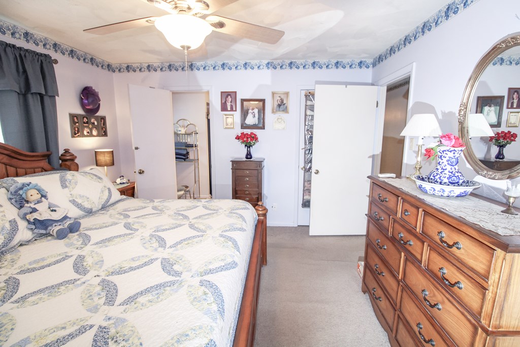 604 Brookhollow Dr