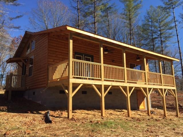 Murphy, NC - New Construction -  2Bed/2Bath 26x40 Ranch Style Home. Log Sided, Granite Counter tops, 12in Pine Plank Wood Floors, Walk in Shower, Metal Roof, Single Sink in Kitchen. Pics are sample of Builders Work
