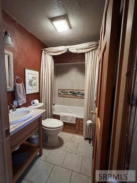 Guest Room Bath - Syringa