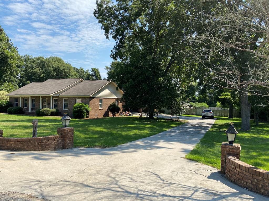 710 Monnie St., Ashburn GA