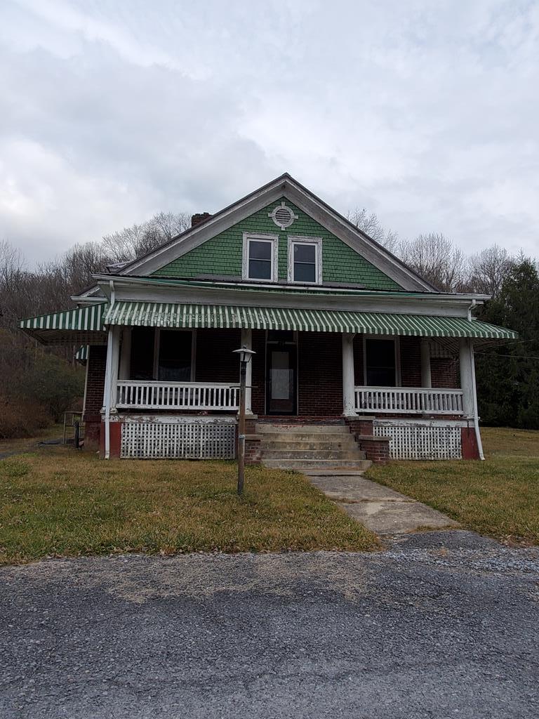 Perfect remodeled home!  If you are looking for a rental property here it is!  Home was used as a rental for Emory and Henry students until recently.  Five bedrooms and three bathrooms!   Large size living room.  In town limits and close to Hungry Mother State Park.