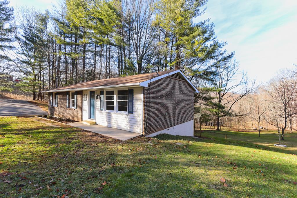 Check out this fresh remodel just minutes from down town Marion! 3 beds / 2 baths, new cabinets, butcher block island counter, new deck out back, painted and clean basement that could be finished... come see for yourself!