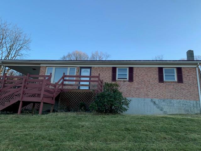 3 BEDROOM, 1 BATH, 1625 SQ. FT. BRICK RANCH HOME LOCATED ON .99 ACRES OF LAND. THIS PROPERTY FEATURES: 1000 SQ. FT. UNFINSHED BASEMENT, 300 SQ.FT. ATTACHED CARPORT, 749 SQ. FT. CONCRETE PATIO, METAL ROOF, LARGE FRONT PORCH, OUTBUILDING AND MUCH MORE. BONUS ROOM COULD BE USED AS AN OFFICE, DEN OR 4TH BEDROOM!