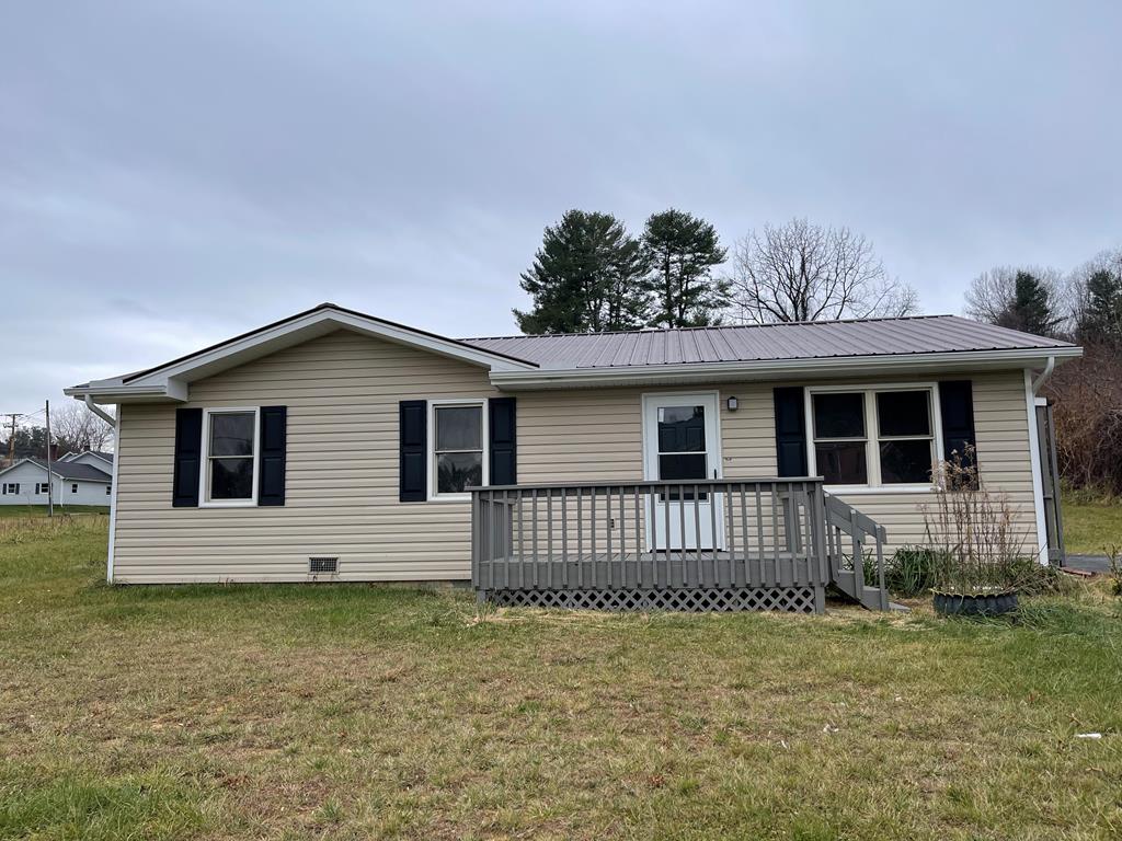 This is a must see. Completely Remodeled 3 Bedroo/ 1.5 Bath House. Granite Countertops, New Appliances, New Heatpump in 2021. New Floor throughout with Tile In the Kitchen and Bathroom.  Conveniently located to the New River Trail and Minutes from Downtown. Move in Ready!! Book your showing today.