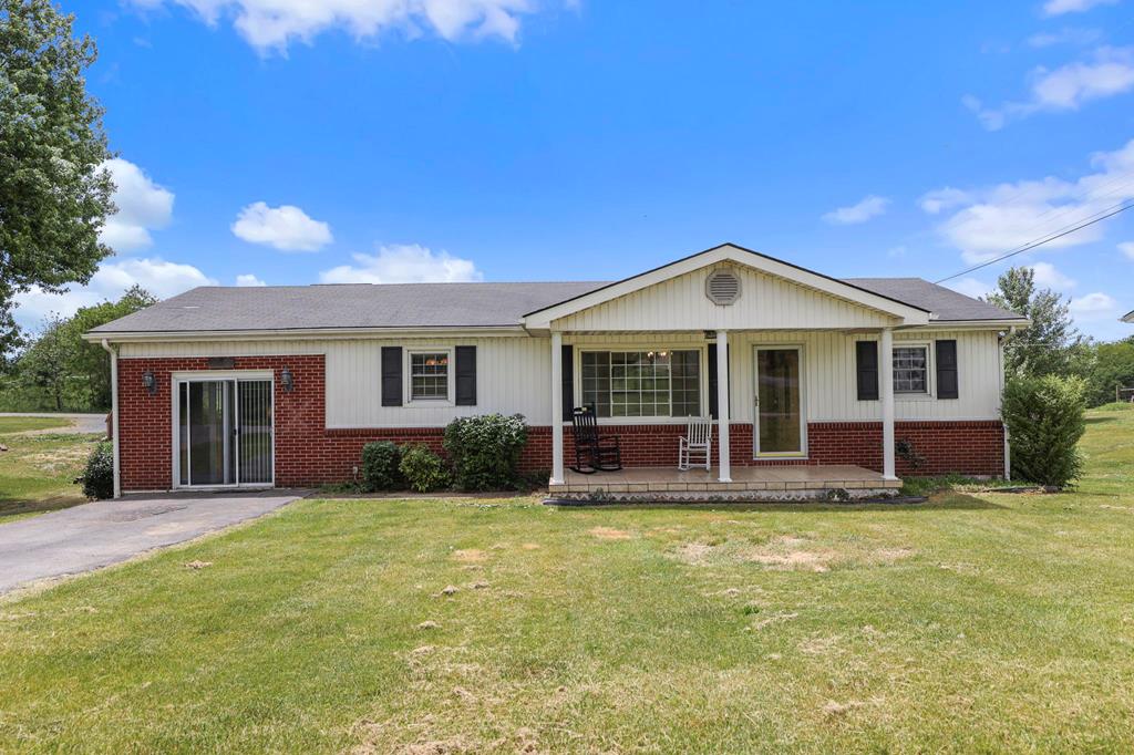 Move-in ready ranch. Hardwood floors throughout. Spacious 2 car garage with ample storage capacity. Peachy back yard. Easy access to interstate. Come see!